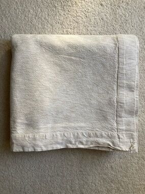 Crate & Barrel linden ecru tablecloth 60x120 in